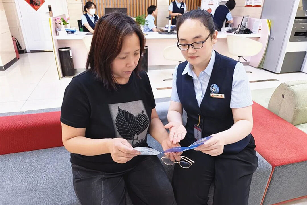 【党员风采】兰陵农商银行曾琦：&ldquo;琦&rdquo;光灼灼 温暖柜台